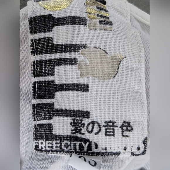 Freecity • Aino Neiro Tee - Picture 5 of 6